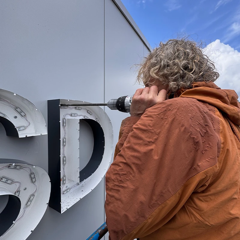 Signcompany lichtreclame 7 - Gevelreclame Sign Company
