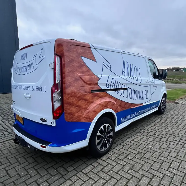 Auto met stroopwafel-wrap door Sign Company