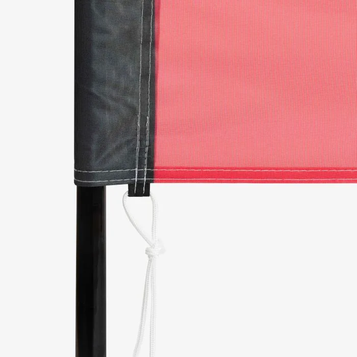 Detail van de mast met knoop waarmee het doek strak blijft staan
