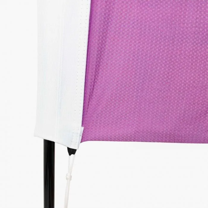 Detail van de zoom en het spankoord onderaan de vlag