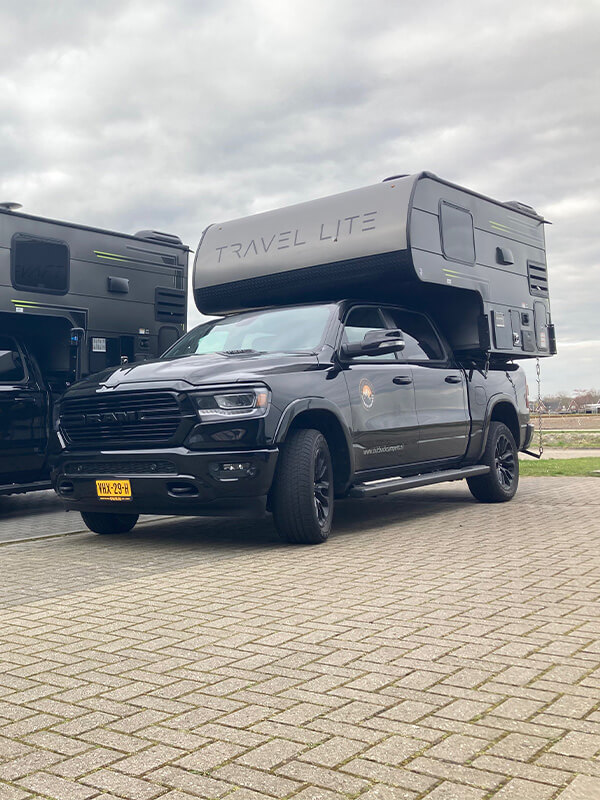 Professioneel gewrapte camper door Sign Company in West-Friesland
