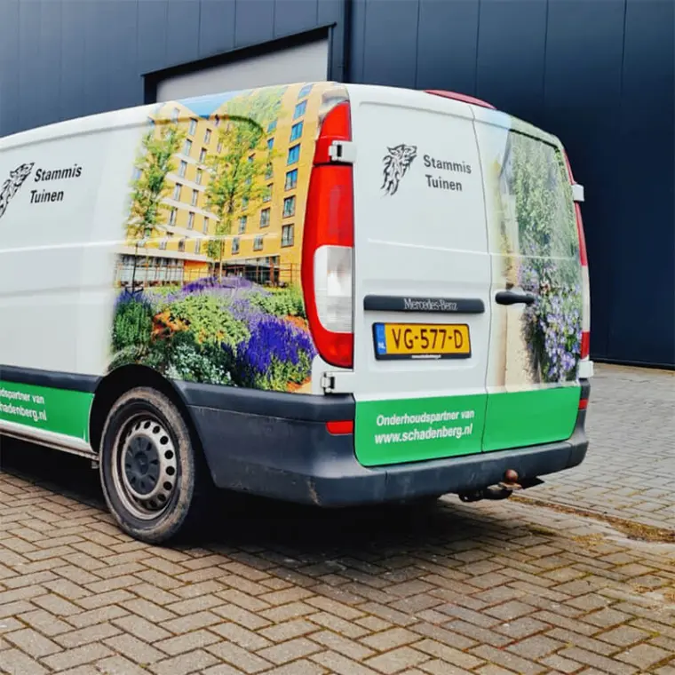 Groen witte van partial wrap en belettering groen witte van partial wrap en belettering - Autobelettering Sign Company