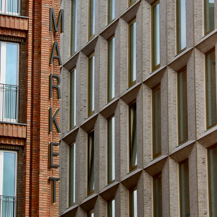 Bewegwijzering wayfinding hotel exterieur WestCord The Market Groningen