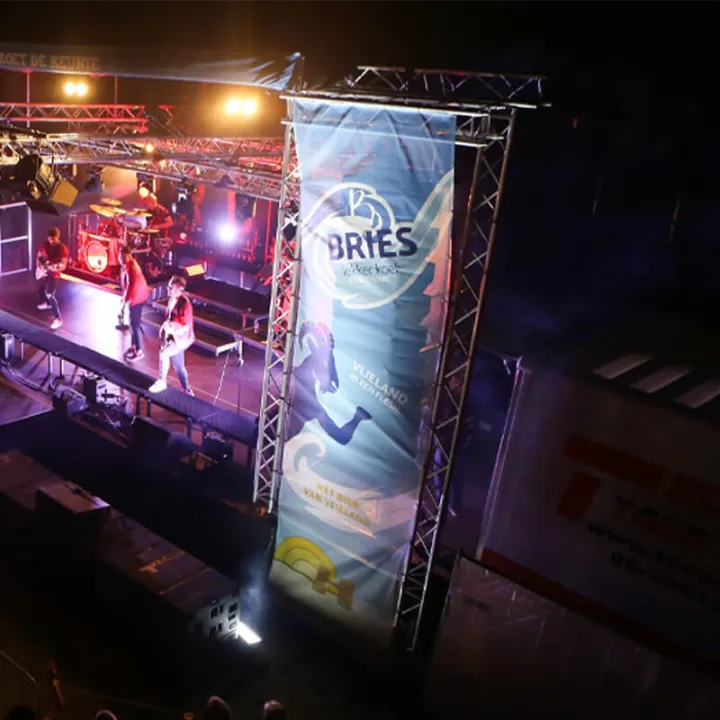 Promotiebanner van Pop Vriend Seeds bij een outdoor event