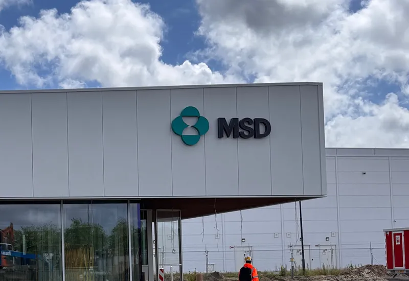 Lichtreclame en gevelbelettering bij MSD