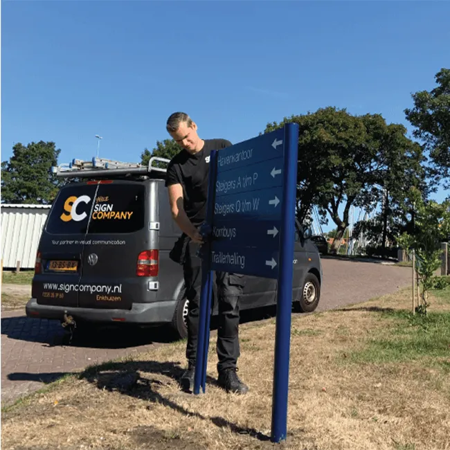 Installatie bewegwijzering monteur Sign Company