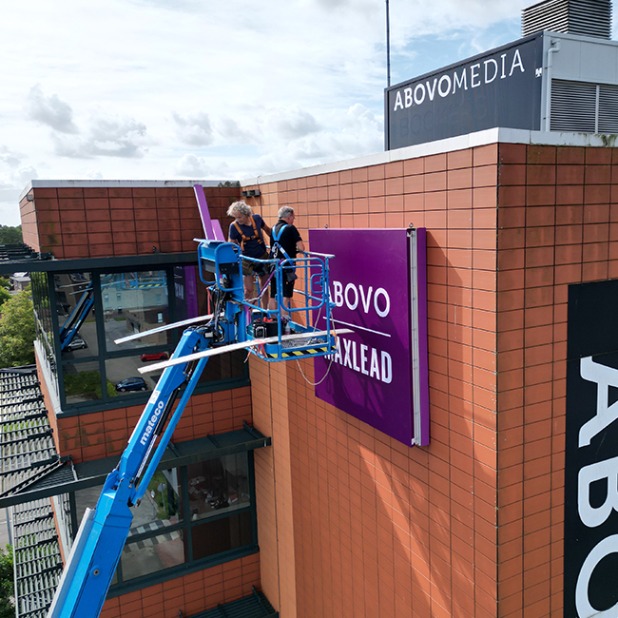 Doek lichtreclame bevestiging buitenreclame abovo - Algemeen Sign Company