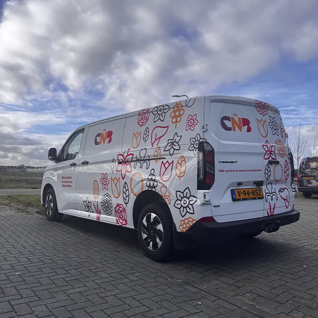 Ford Transit busbestickering bloemetjes achteraanzicht