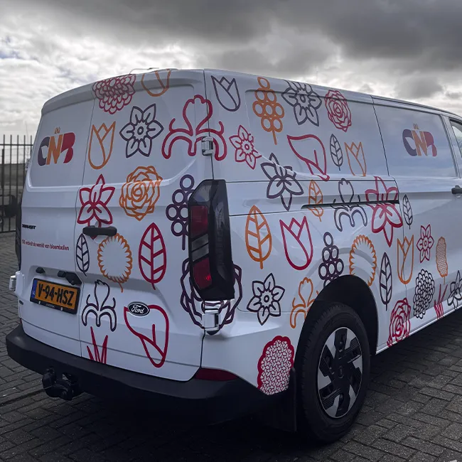 Bloemmotief op de achterkant van de bus
