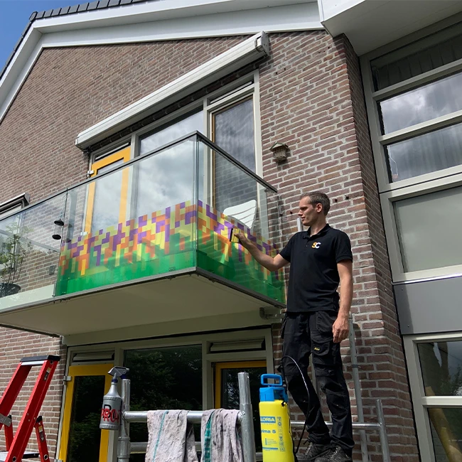 Installatie balkonstickers - professionele montage balkonfolie