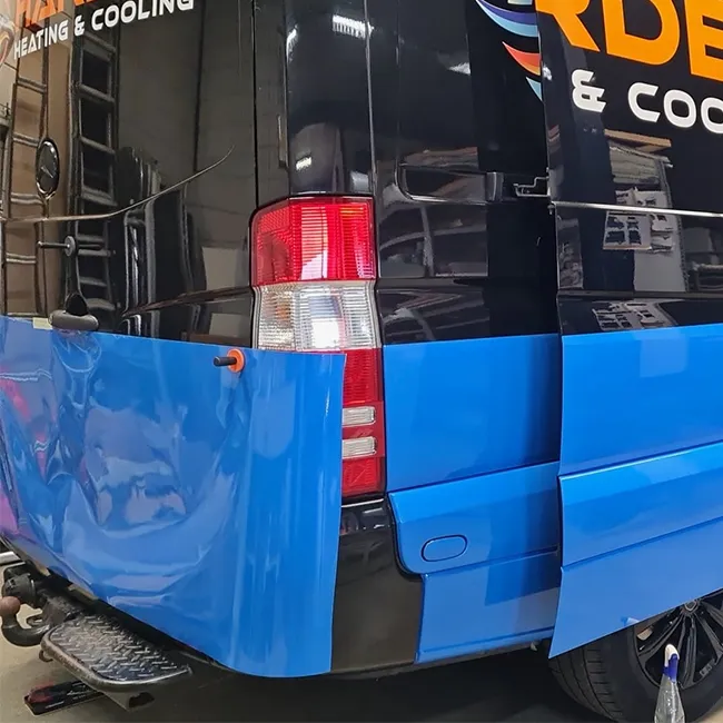 Halve wrap Mercedes bus achterdetail belettering Enkhuizen