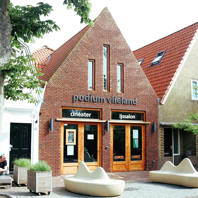 Horecapand traditionele gevel Waddeneiland Vlieland