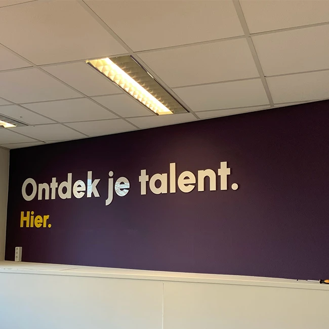 Interieurbranding wandtekst motivational kantoor - Gevelreclame Sign Company