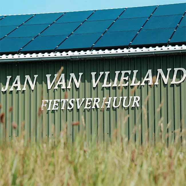 Jan van Vlieland hotelgevel naamsidentificatie