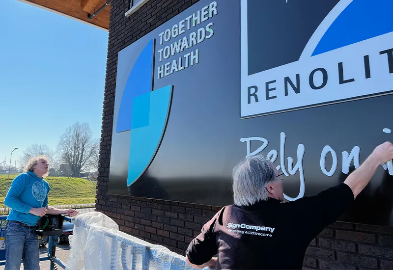 Corporate branding en gevelreclame Renolit Healthcare