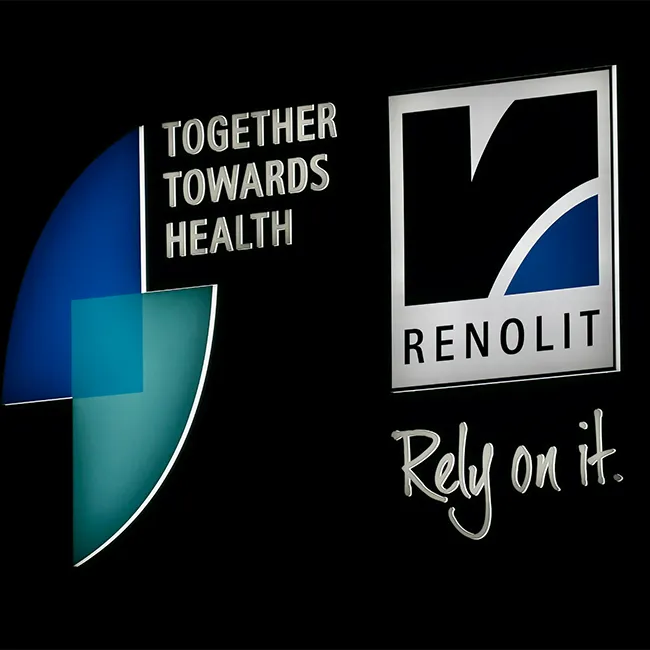 Verlichte reclamezuil van Renolit Healthcare