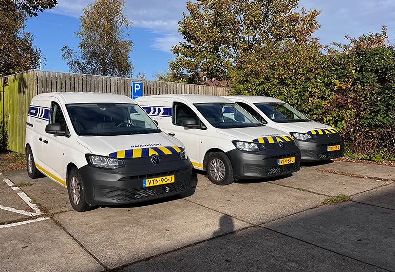 Handhaving auto laten bestickeren - Autobelettering Sign Company
