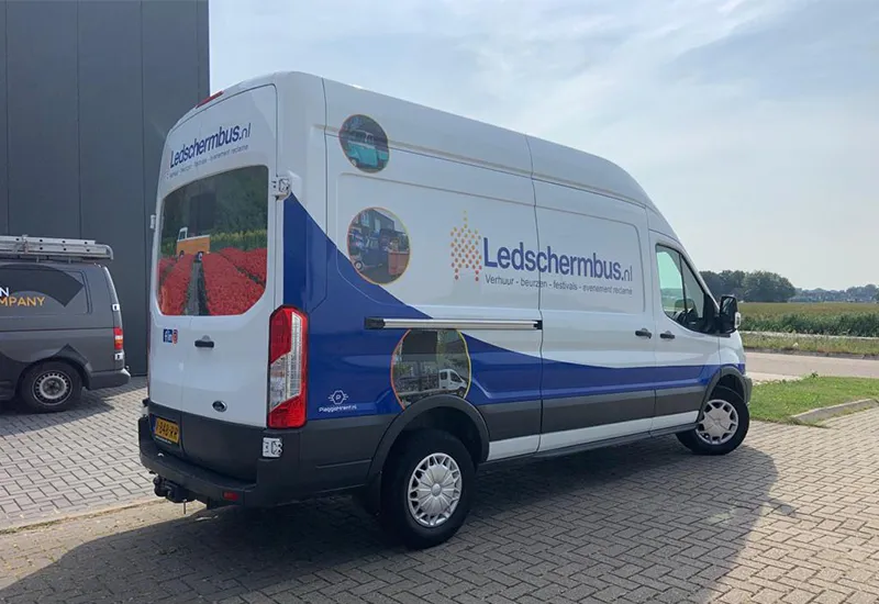 Hoe lang moet autobelettering drogen Uithardtijd folie - Autobelettering Sign Company