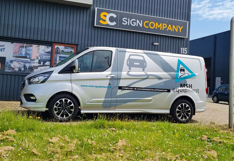 Bestelwagen bestickering lelystad minimalistisch - Autobelettering Sign Company