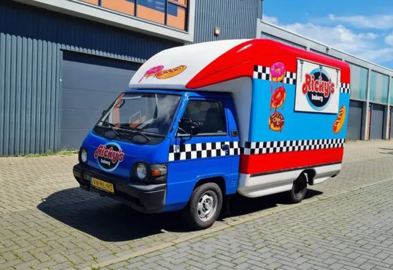 Foodtruck bestickering door Sign Company in West-Friesland
