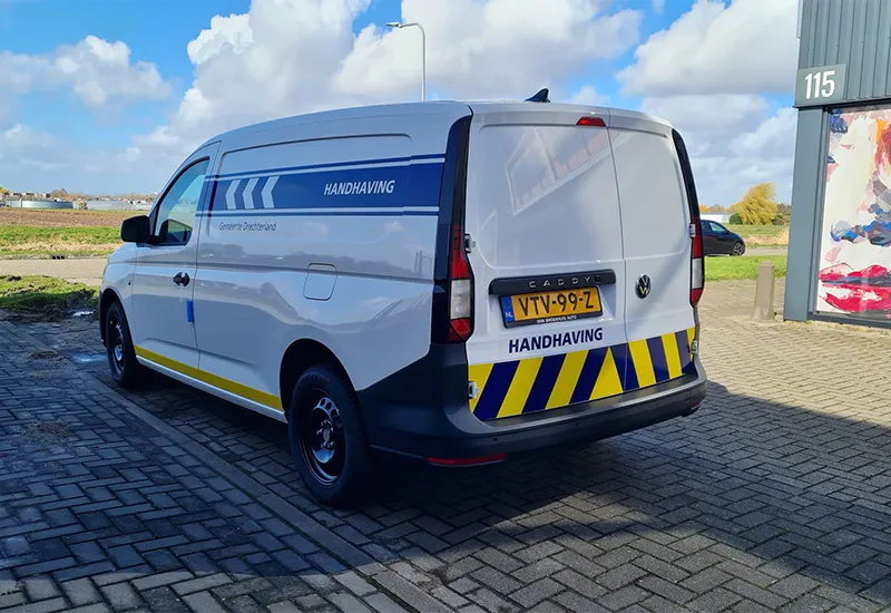 Handhaving autos laten bestickeren in de buurt - Autobelettering Sign Company