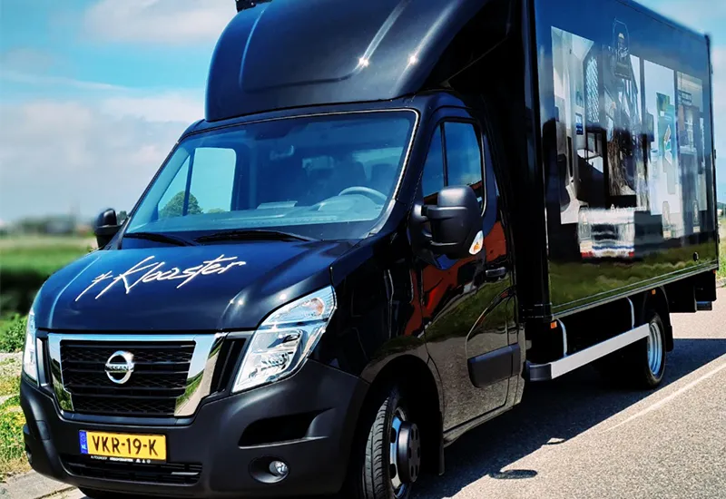 Witte bestelbus belettering west friesland klassiek - Autobelettering Sign Company