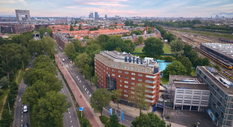 WestCord ArtHotel in Amsterdam van bovenaf