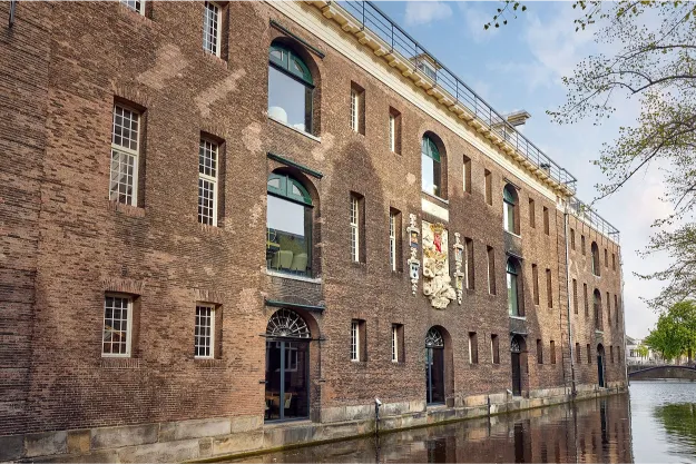Gevelsigning van Hotel Arsenaal in Delft