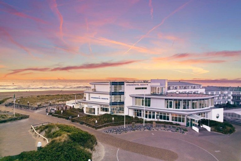 Signing van Strandhotel Seeduyn op Vlieland
