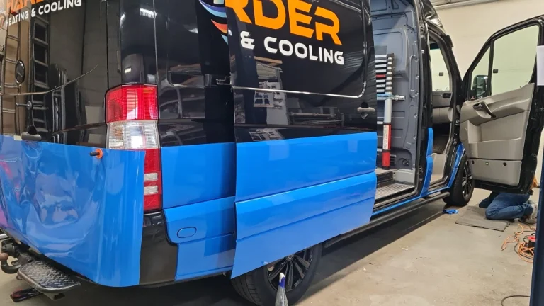 Bus wrappen Enkhuizen - Professionele halve wrap Mercedes Sprinter door Sign Company