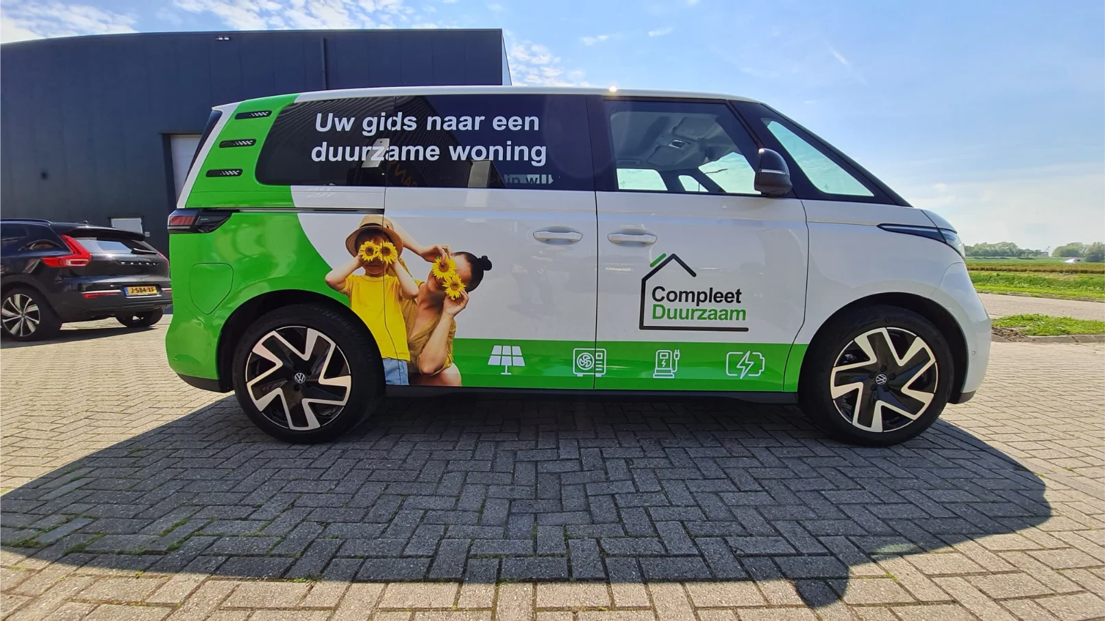 Compleet beleterde bedrijfsauto van Sign Company