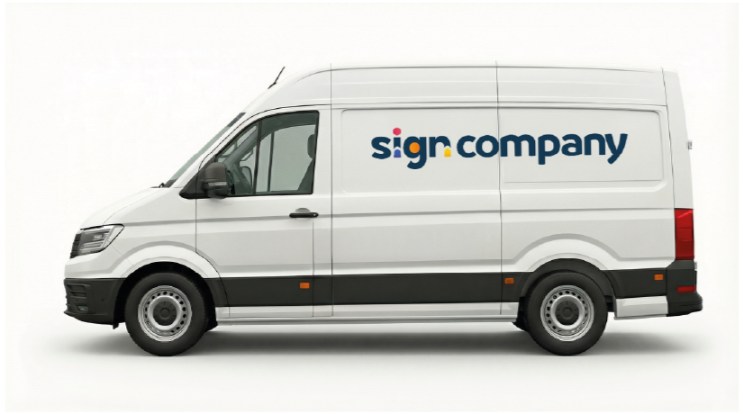 Witte verlengde werkbus met sign.company-belettering