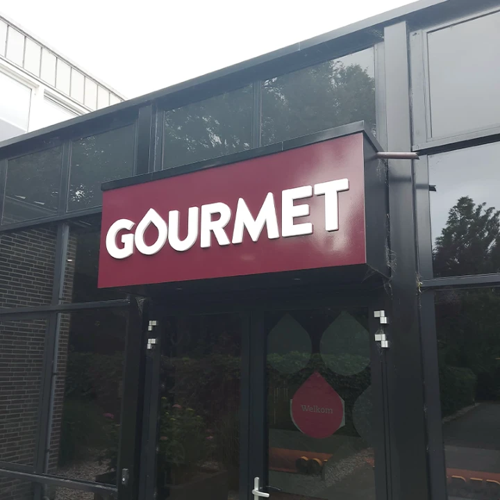 Gourmet kunststof lettters - Gevelreclame Sign Company