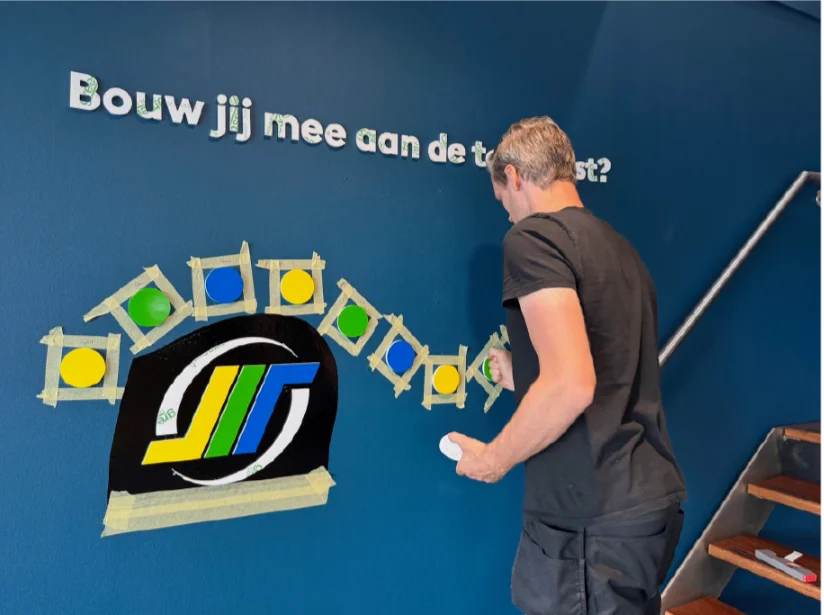3D-letters van Schadenberg op een groene wand