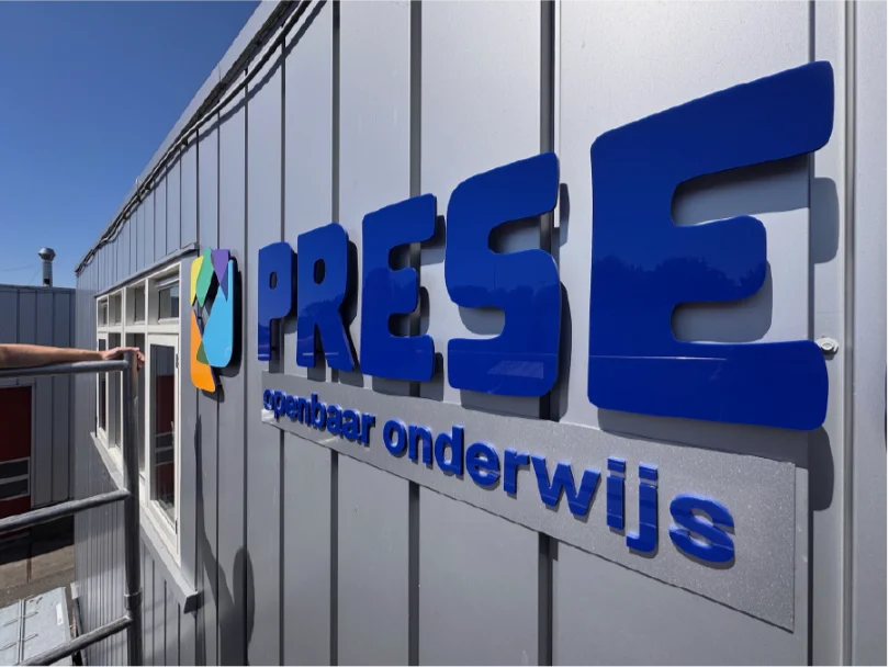 Bedrijfspand Present onderwijs signing
