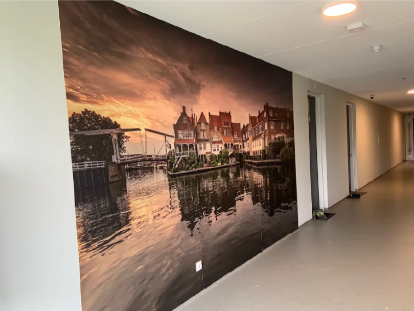Behang op maat in de personeelsruimte