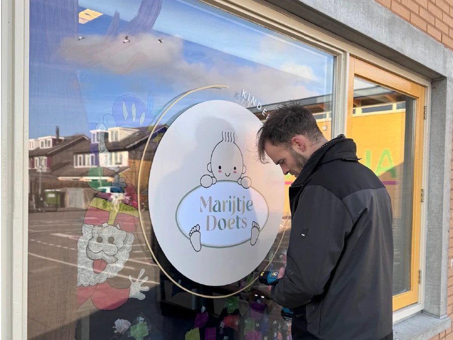 Hoogwerker installatie signing BSO Marijtje Doets