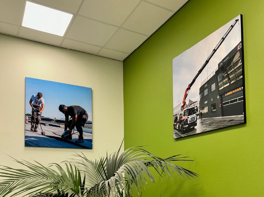Installatie muurgraphics door monteurs Sign Company
