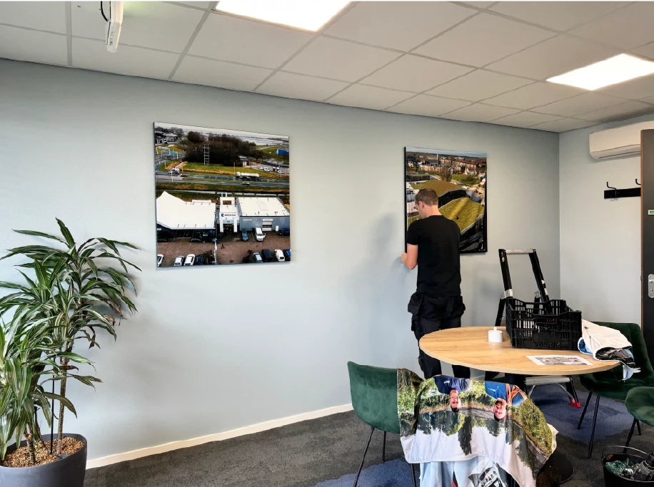 Professionele installatie wanddecoratie kantoor