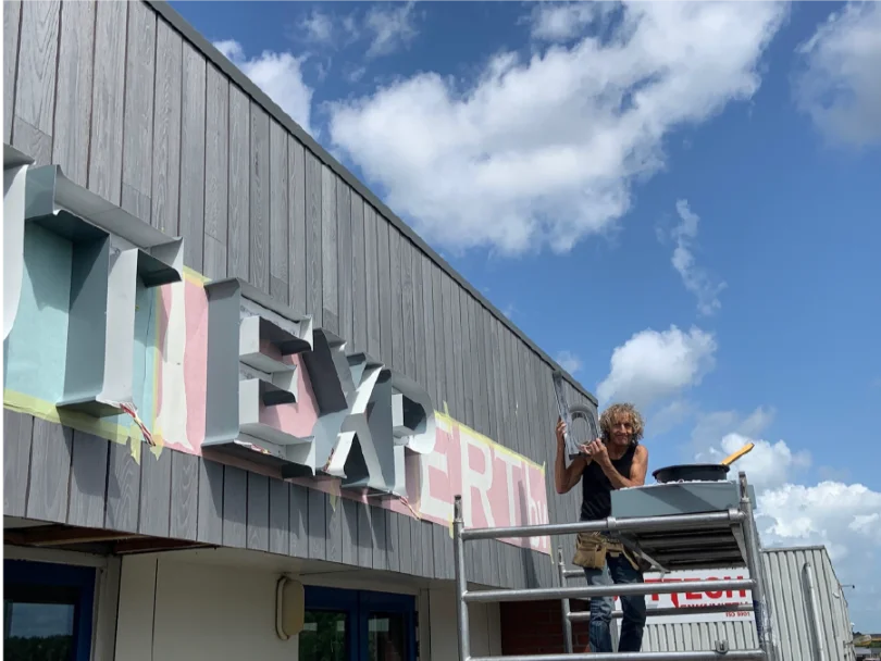 Lichtreclame hout expert gevelreclame resultaat - Gevelreclame Sign Company