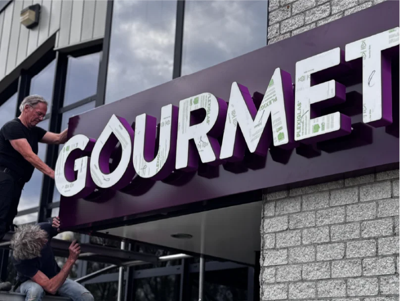 Lichtreclame maatwerk gourmet resultaat - Algemeen Sign Company