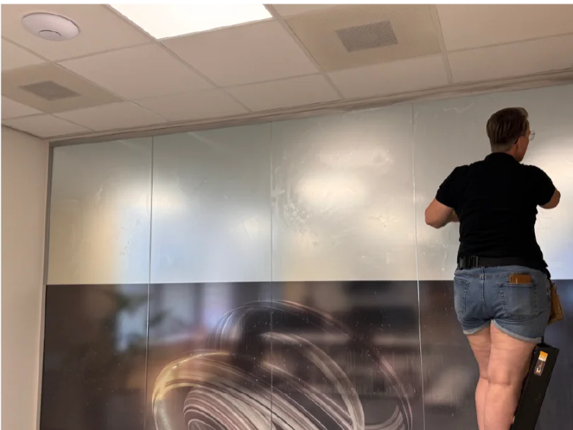 Montage van de Clear View folie bij VKG Hoorn