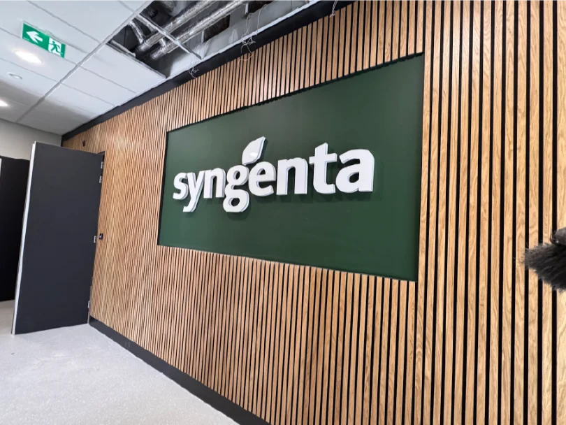 Monteur Syngenta lichtreclame Enkhuizen