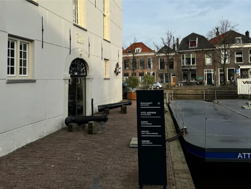 Wayfinding zuil binnenstad bewegwijzering toeristen