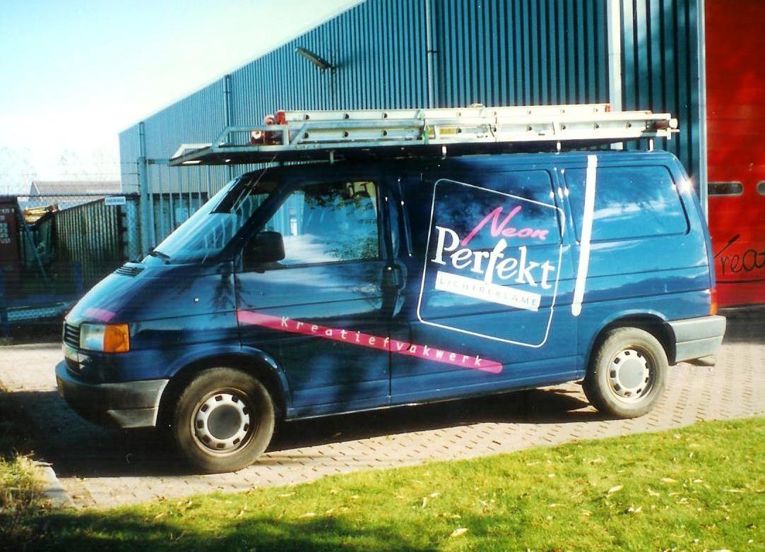 De servicewagen van Neon Perfekt