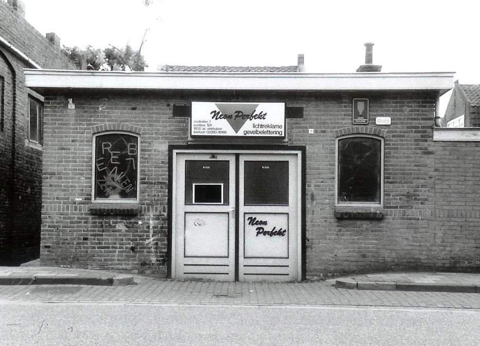 Eerste pand bij mevr. poen vette knol enkhuizen - Algemeen Sign Company