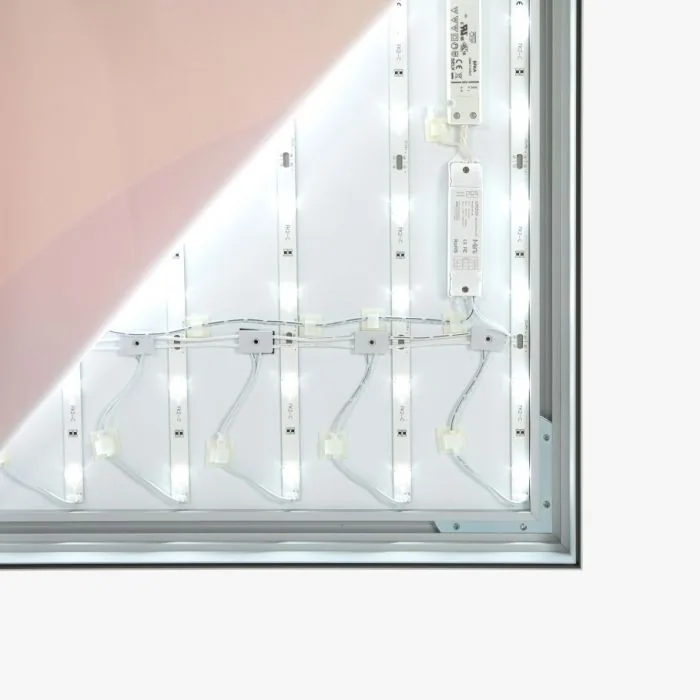 Detail van de LED-modules langs de rand van het frame, edge-lit verlichting