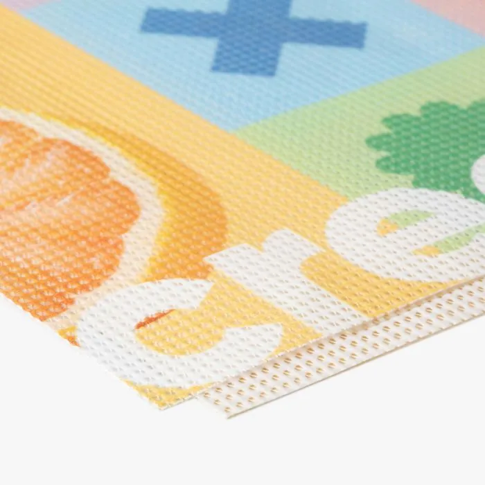 Mesh spandoek, bedrukt in kleur, detail van de hoek