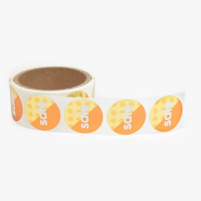 Rol met ronde stickers close-up