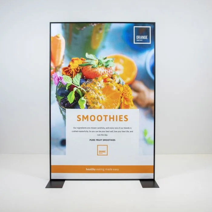 Vrijstaand textielframe met bedrukt doek, overzicht met voet